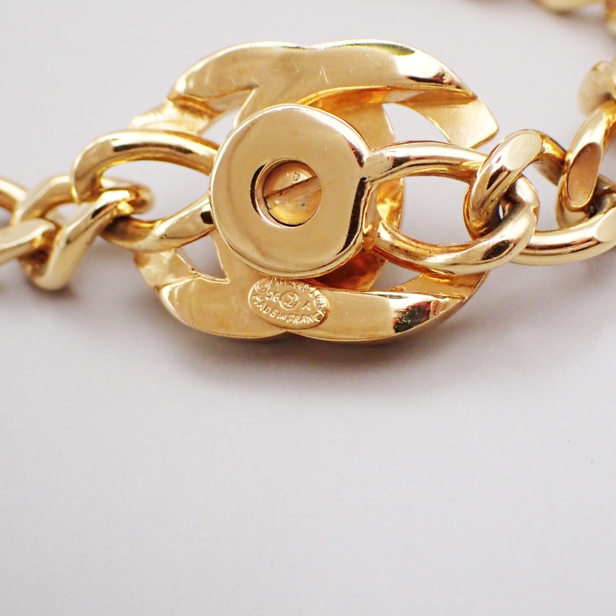 CHANEL CC Logo Turn Lock Chain Necklace Pendant 96A GHW Vintage 45RK644