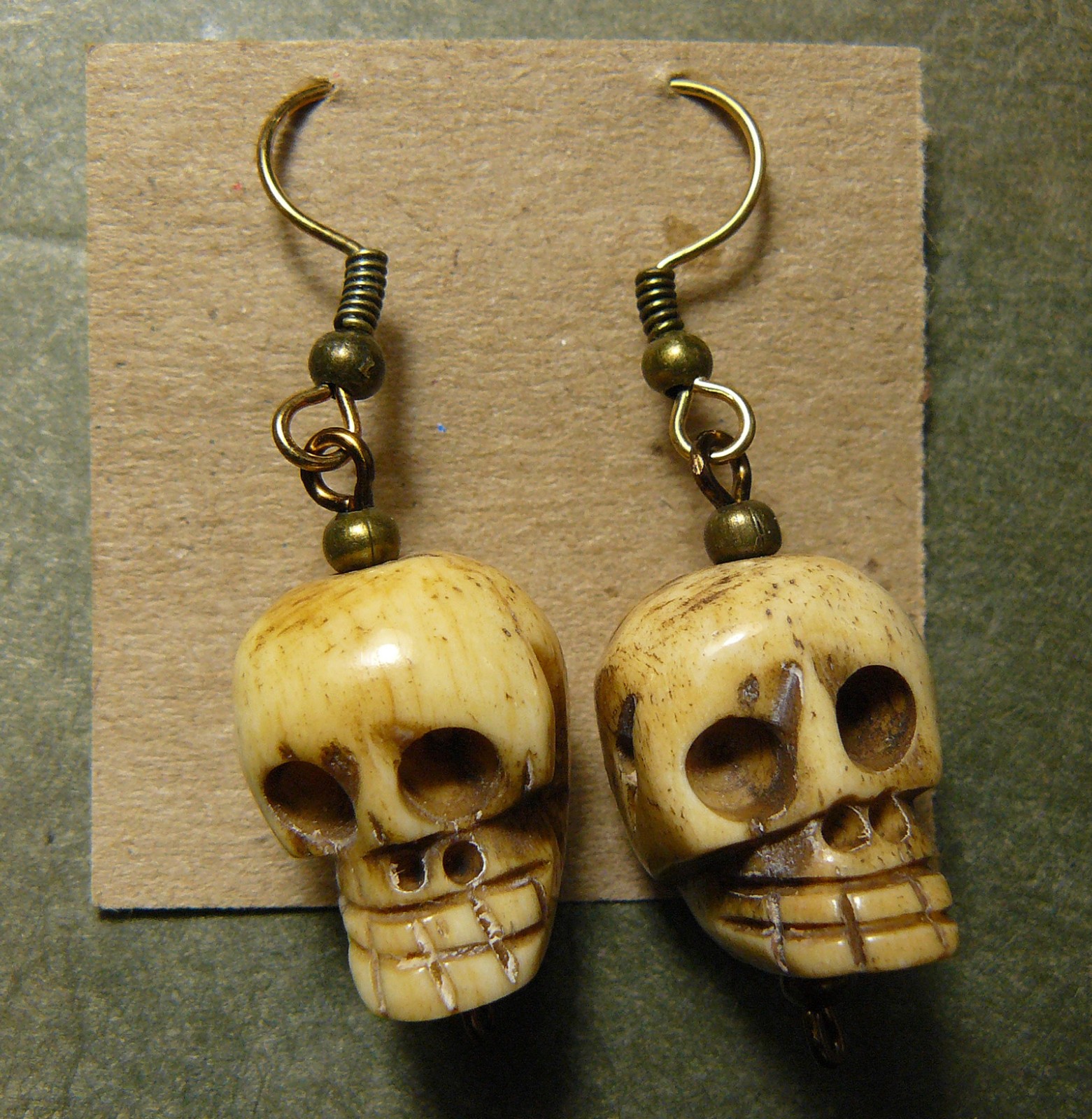 PAIR OF SKULL EARRINGS_REALISTICLY CARVED WATER BUFFALO BONE_THAILAND_262418-01