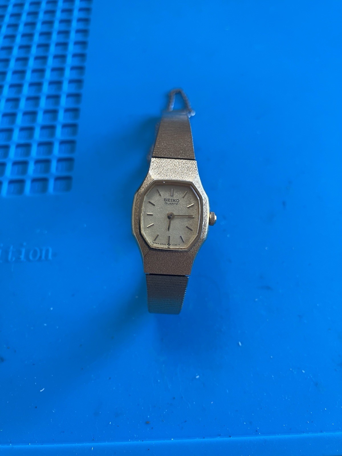 Seiko Women’s Vintage Quartz Watch Gold Tone 2p20-5h30