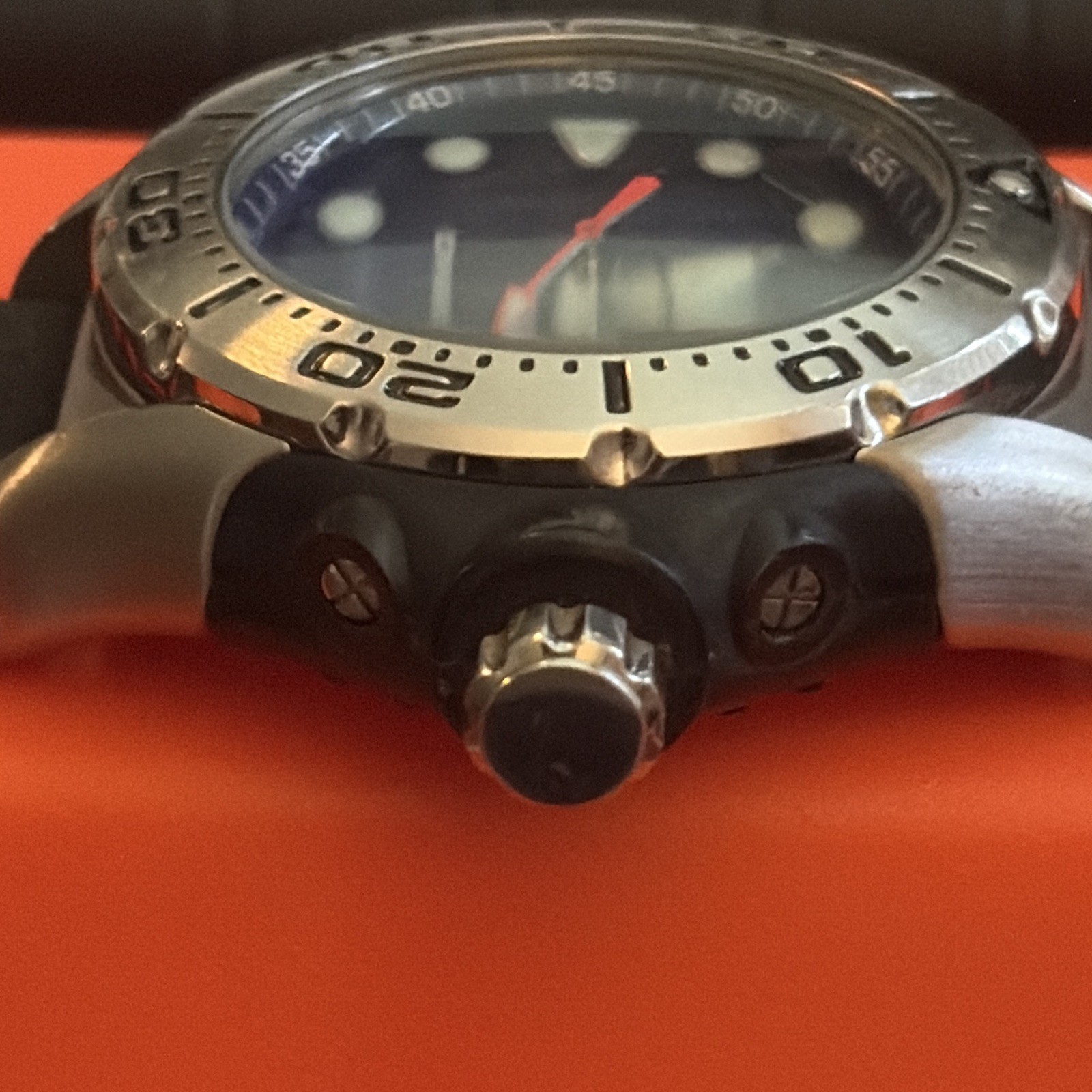 Pulsar Solar 4000 Solar Quartz Diver 200m Blue Wave Dial Date leather strap