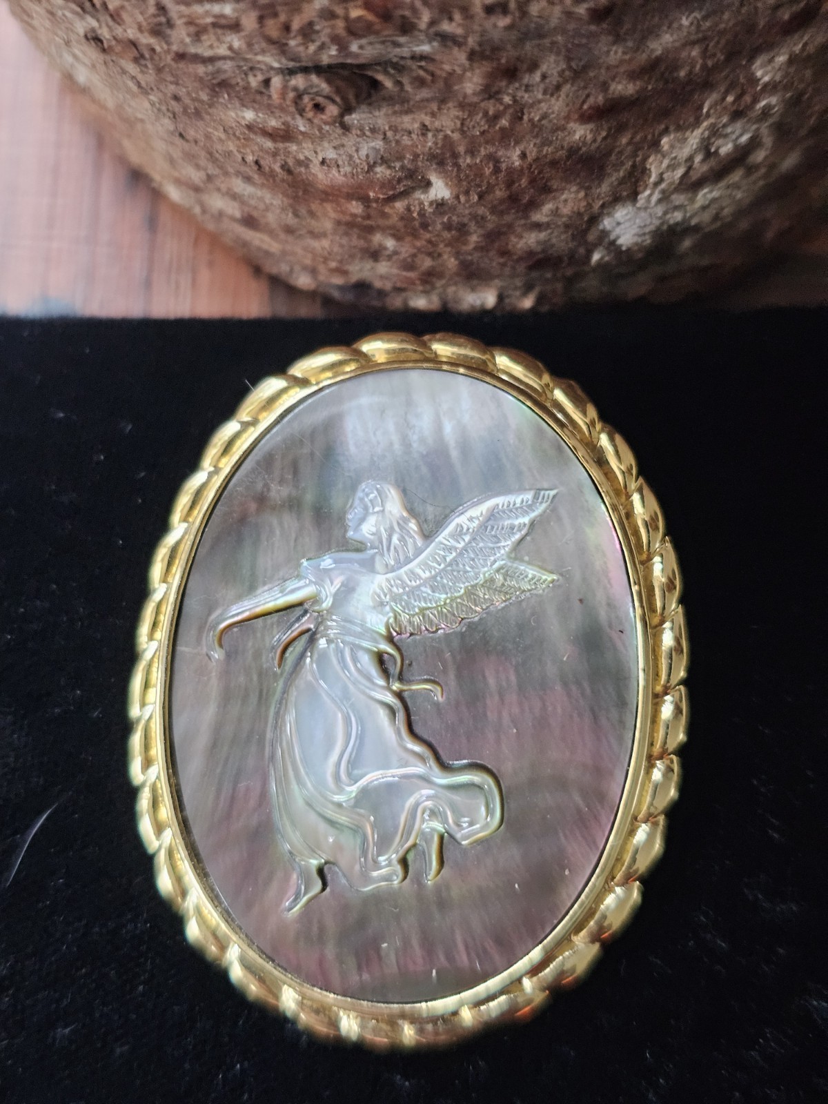 Vtg Brooch/Pendant Carved Cameo Guardian Angel Abalone Shell Gold Tone Oval