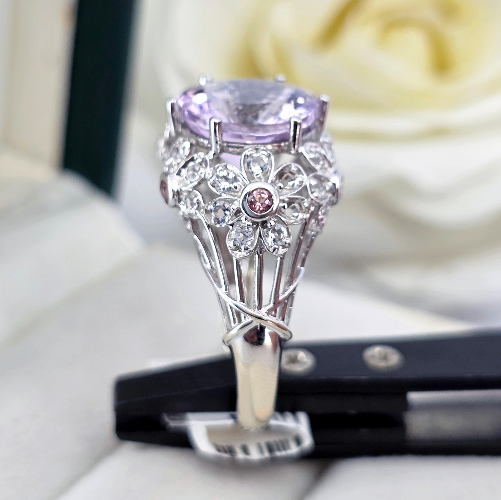 14kt White Gold Round Lavander Quartz White Topaz Accent Floral Ring Size 10.50
