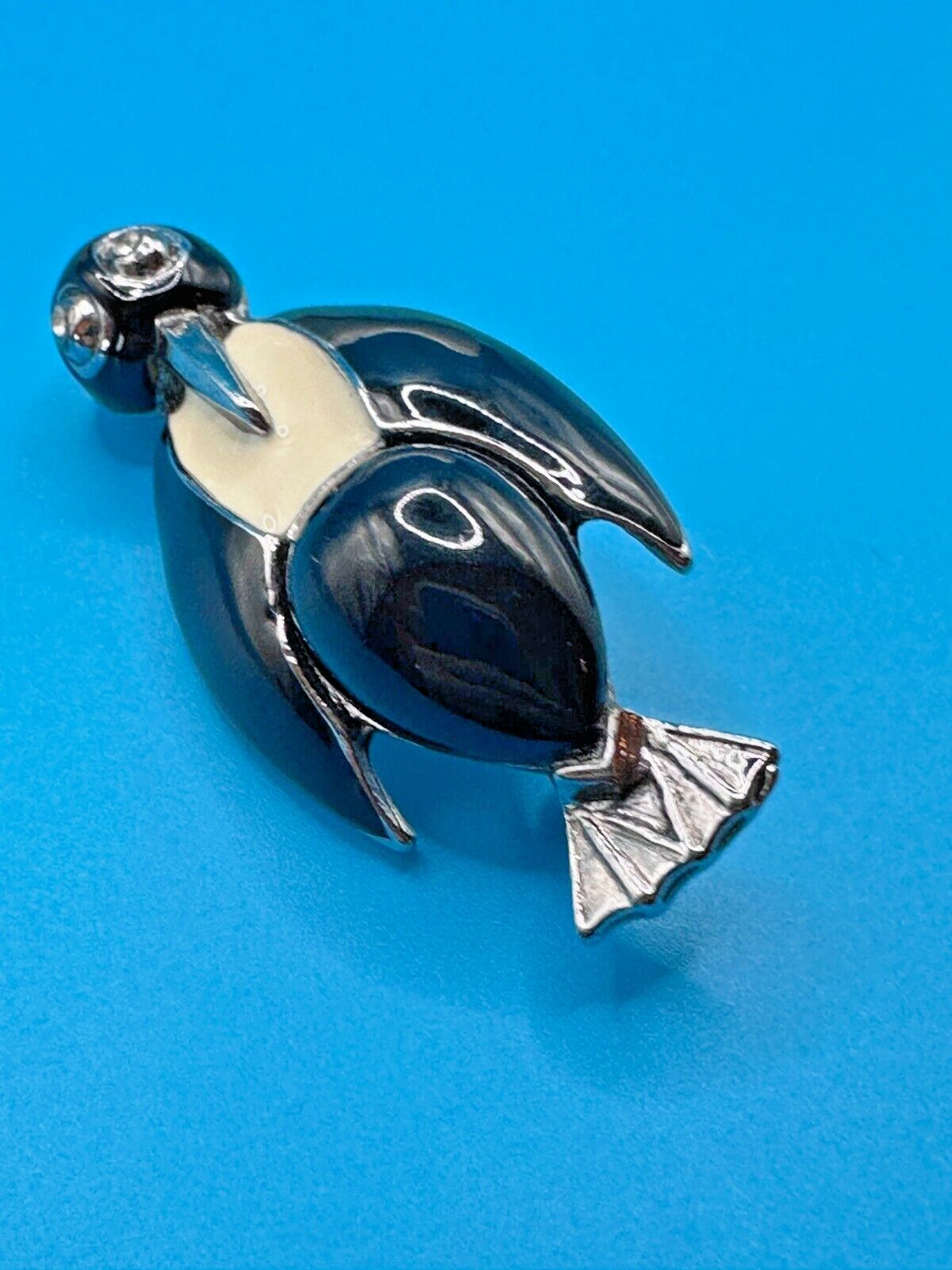 Cookie Lee Penguin Brooch Black & Cream Silver Tone Rhinestone Eyes Signed