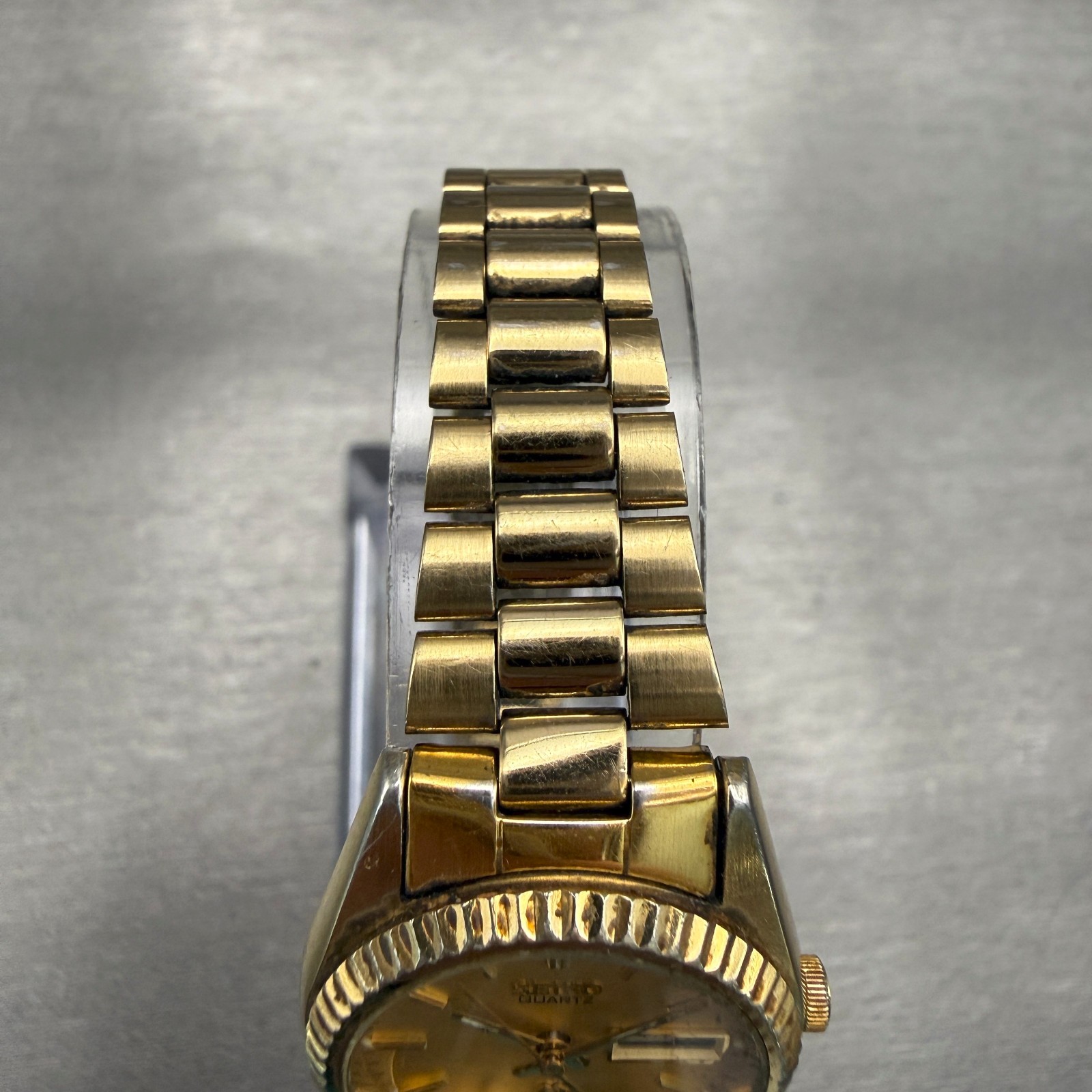 Seiko SQ Watch Women 24mm Gold Dial Gold Tone Daydate Round 3E23-0A69 New Batt