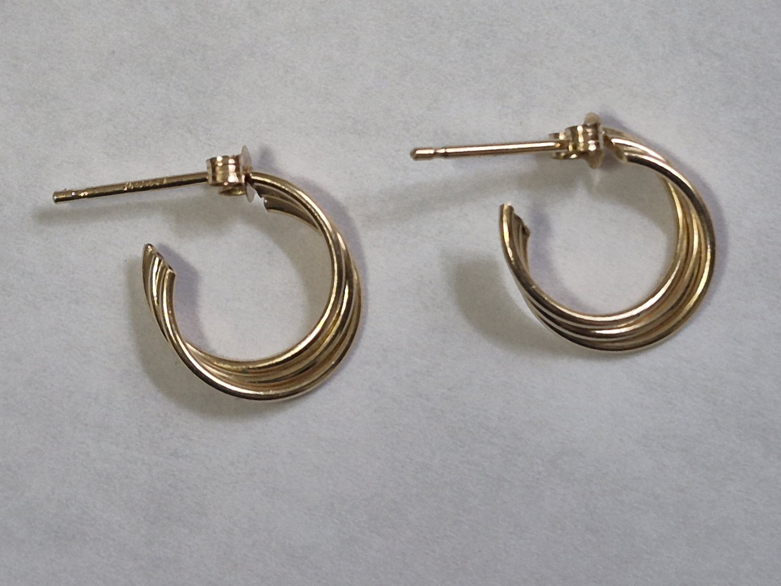14K Solid Yellow Gold Triple Twist Tube 13mm 0.5 Inch Hoop Earrings Vintage