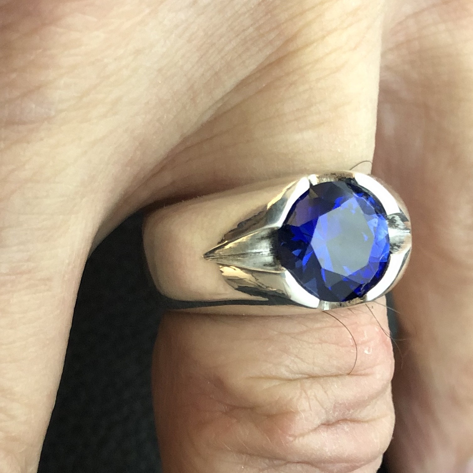 MJG STERLING SILVER MEN’S RING-V GROOVE. 10MM LAB SAPPHIRE. . SIZE 10
