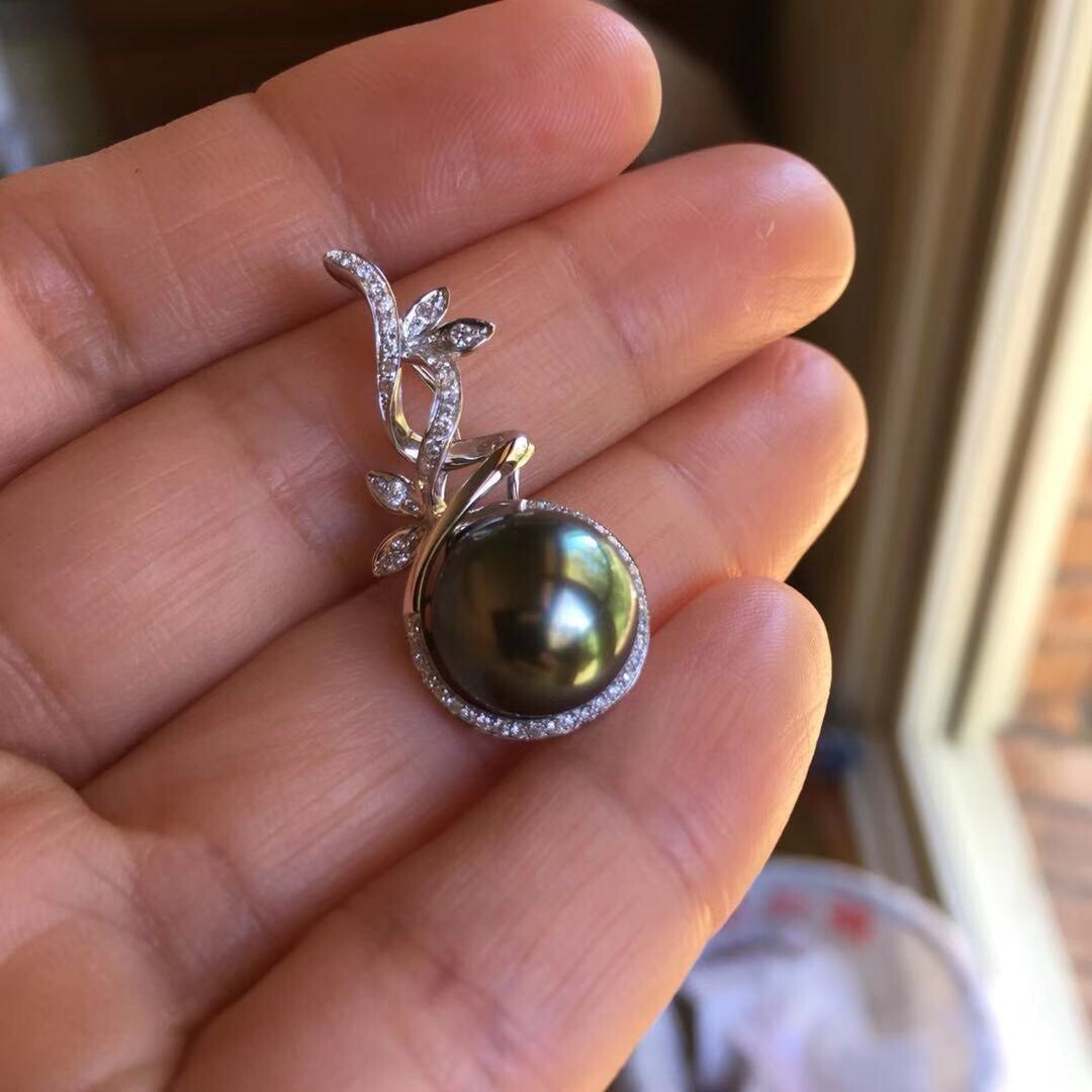 11.1mm Top Luster Peacock Black Tahitian Pearl 0.185cts Diamond 18k Gold Pendant