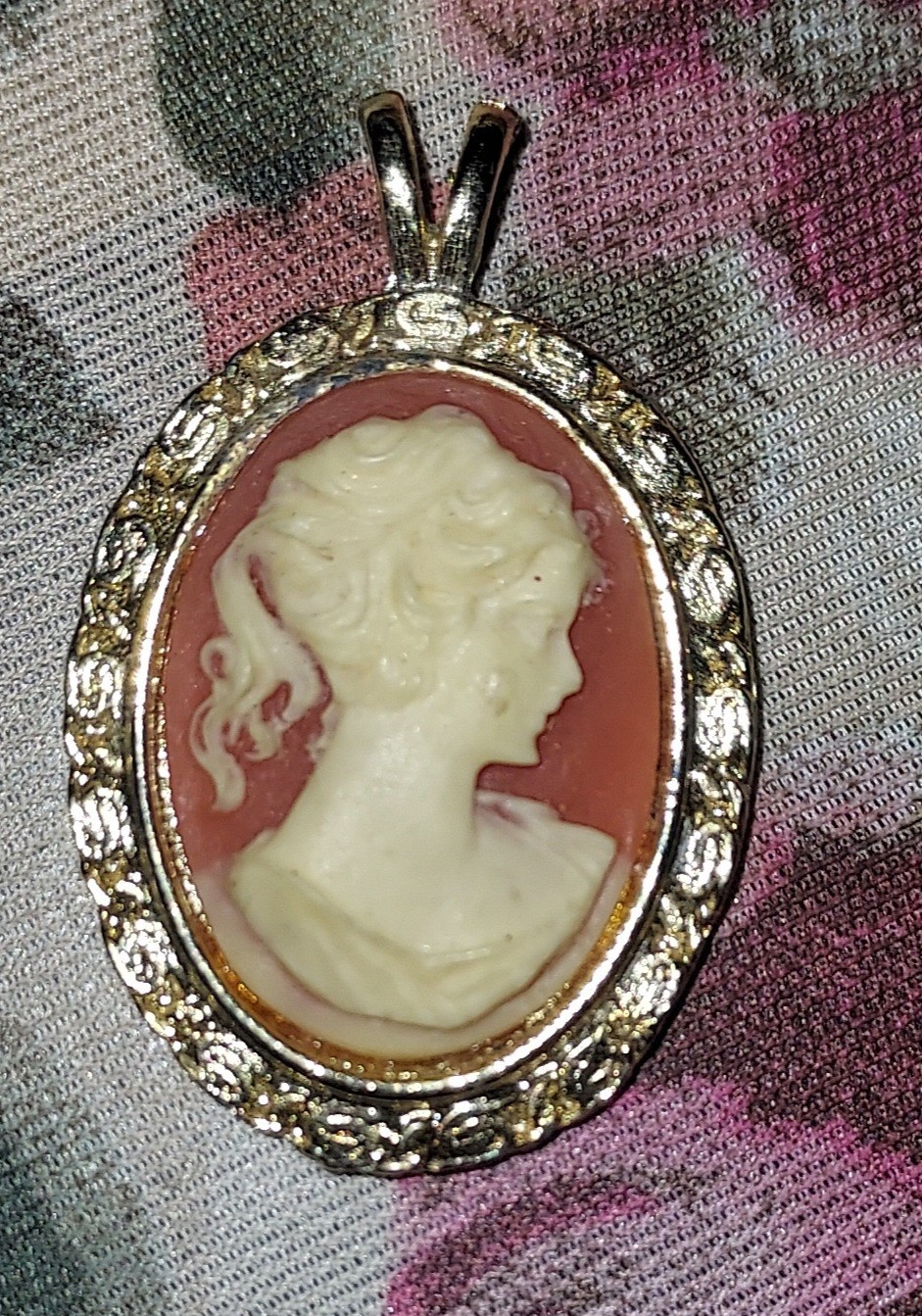 Vintage Cameo Style Pendant