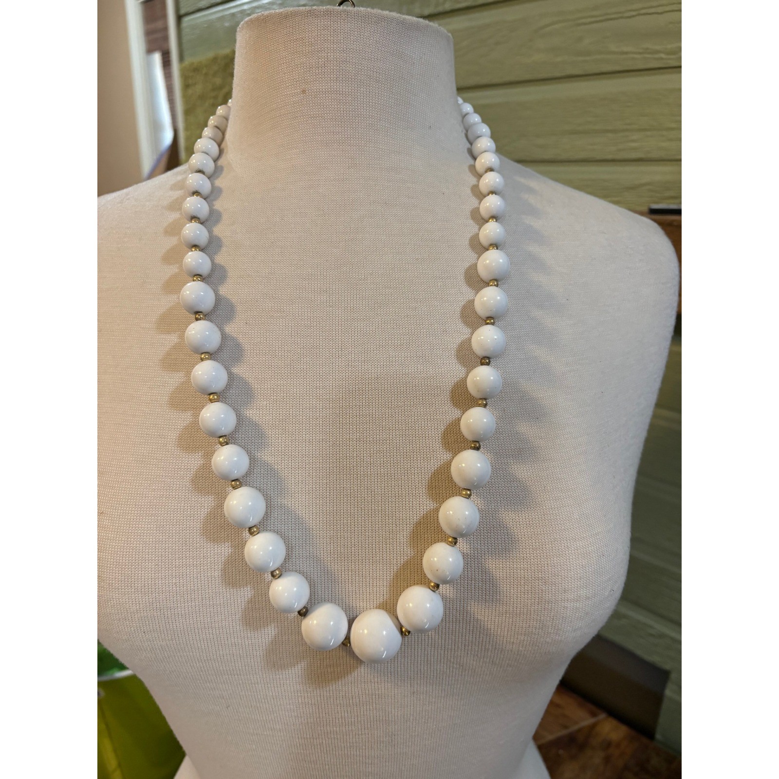 Vintage White Graduated Bead Necklace Gold Tone Spacers 28 Inch J885