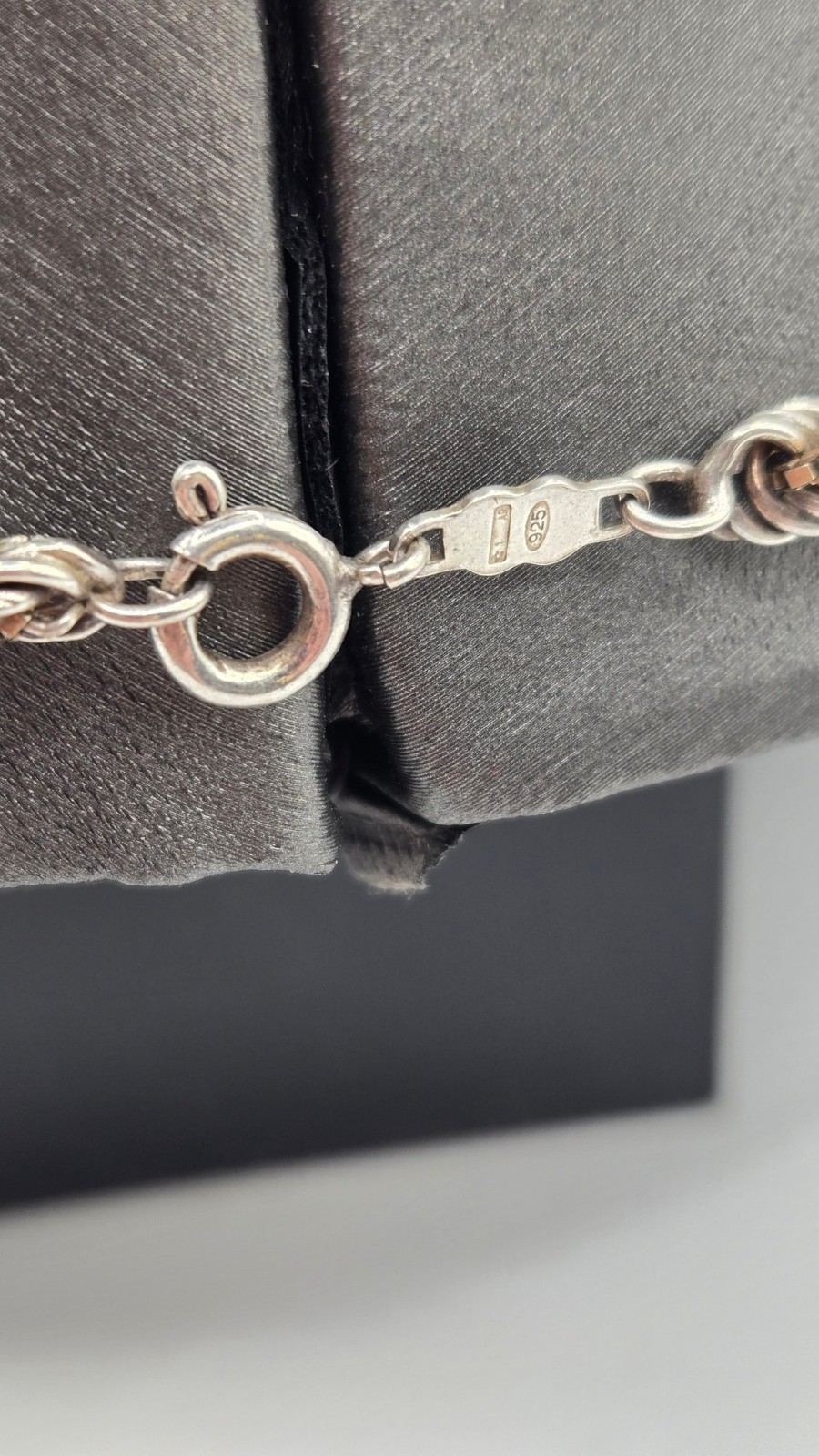 Vintage Italy Jewelry UnoAErre 925 Sterling Silver Box Twist Chain 19 Inch
