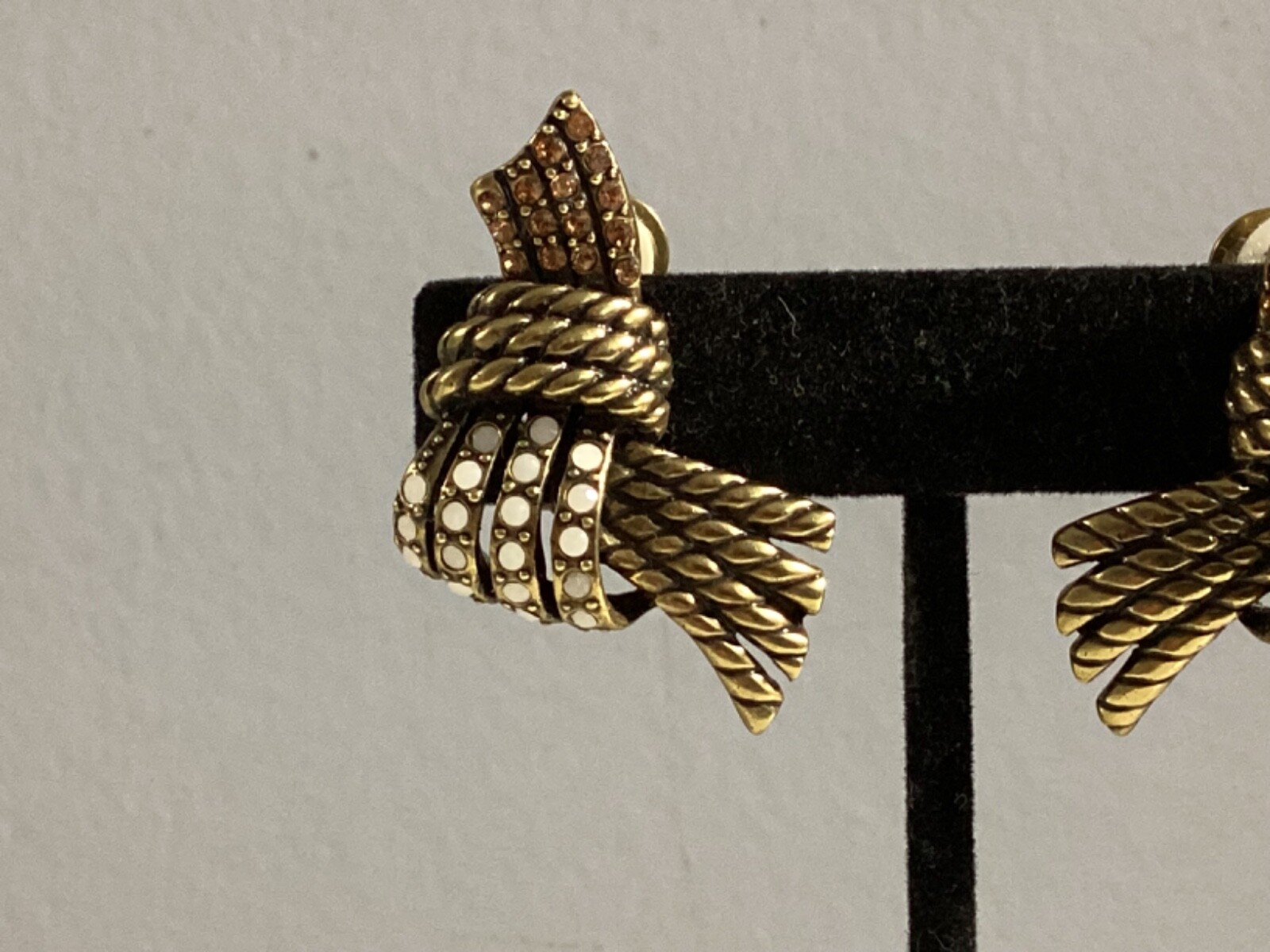 AUTHENTIC SIGNED HEIDI DAUS OPEQUE CRYSTAL CLIP EARRINGS MUST SEE NR