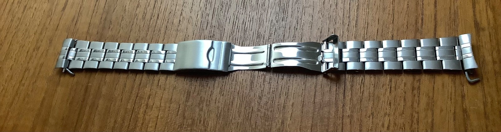 Stainless Steel 3-Link Bracelet Flip Lock Clasp Watchband 22mm Curved Ends NOS
