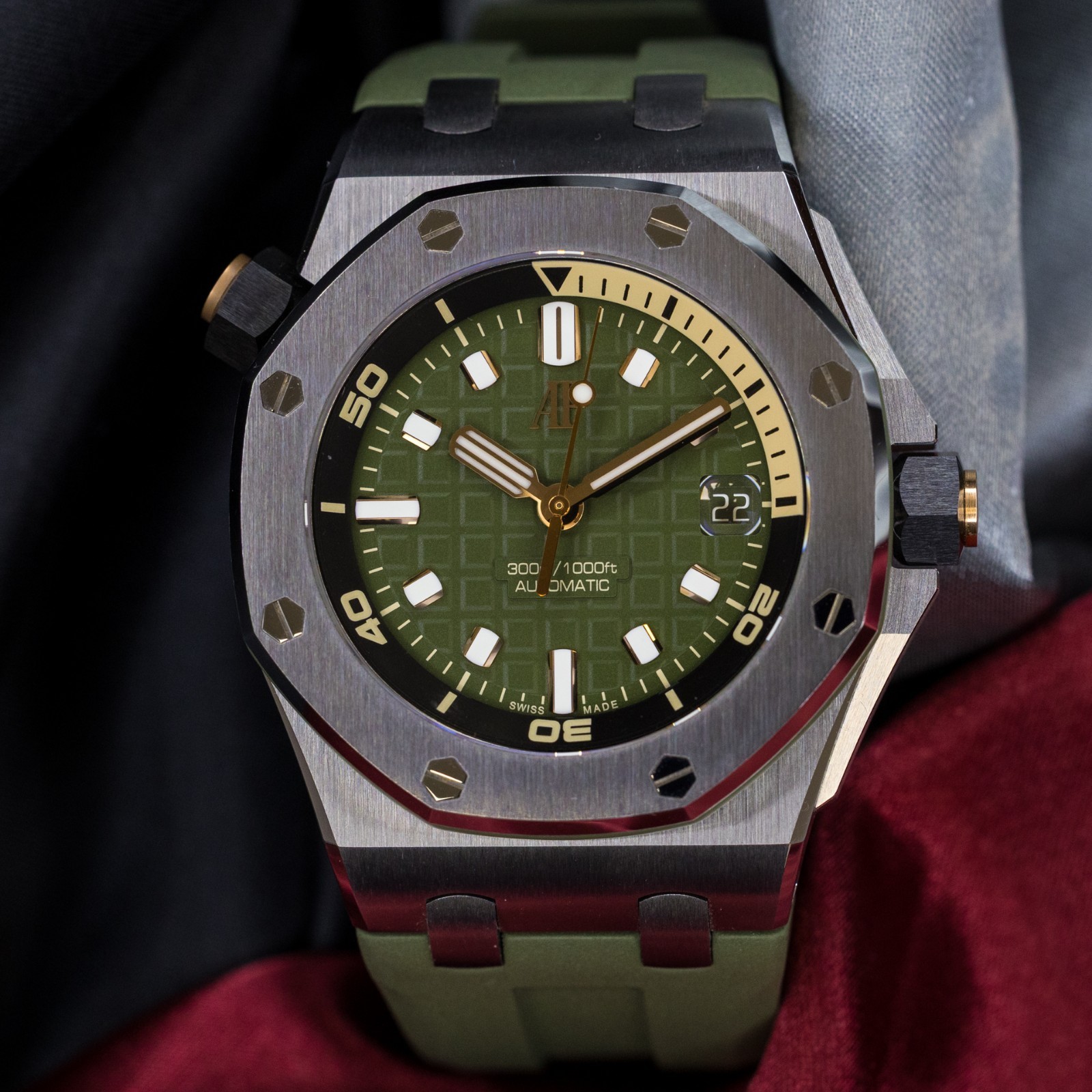 Audemars Piguet Royal Oak Offshore Diver 15720ST.OO.A052CA.01 | Full Set 42mm