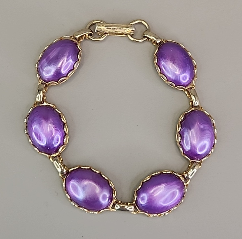 Vintage Oval Bead Bracelet Purple Pearlized Gold Tone Linked 6.75″