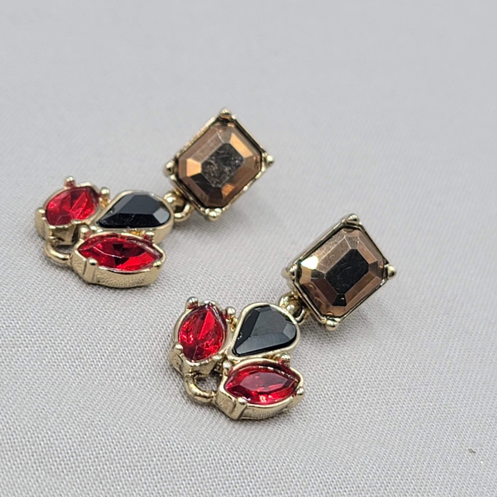 Multicolor Red Black Rhinestone Pierced Earrings Gold tone Dangle