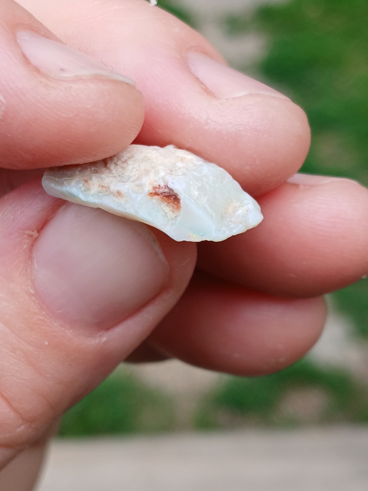 Australia Opal Mintabie Chips R802 5 Carat Faint Pink, Green Low Grade