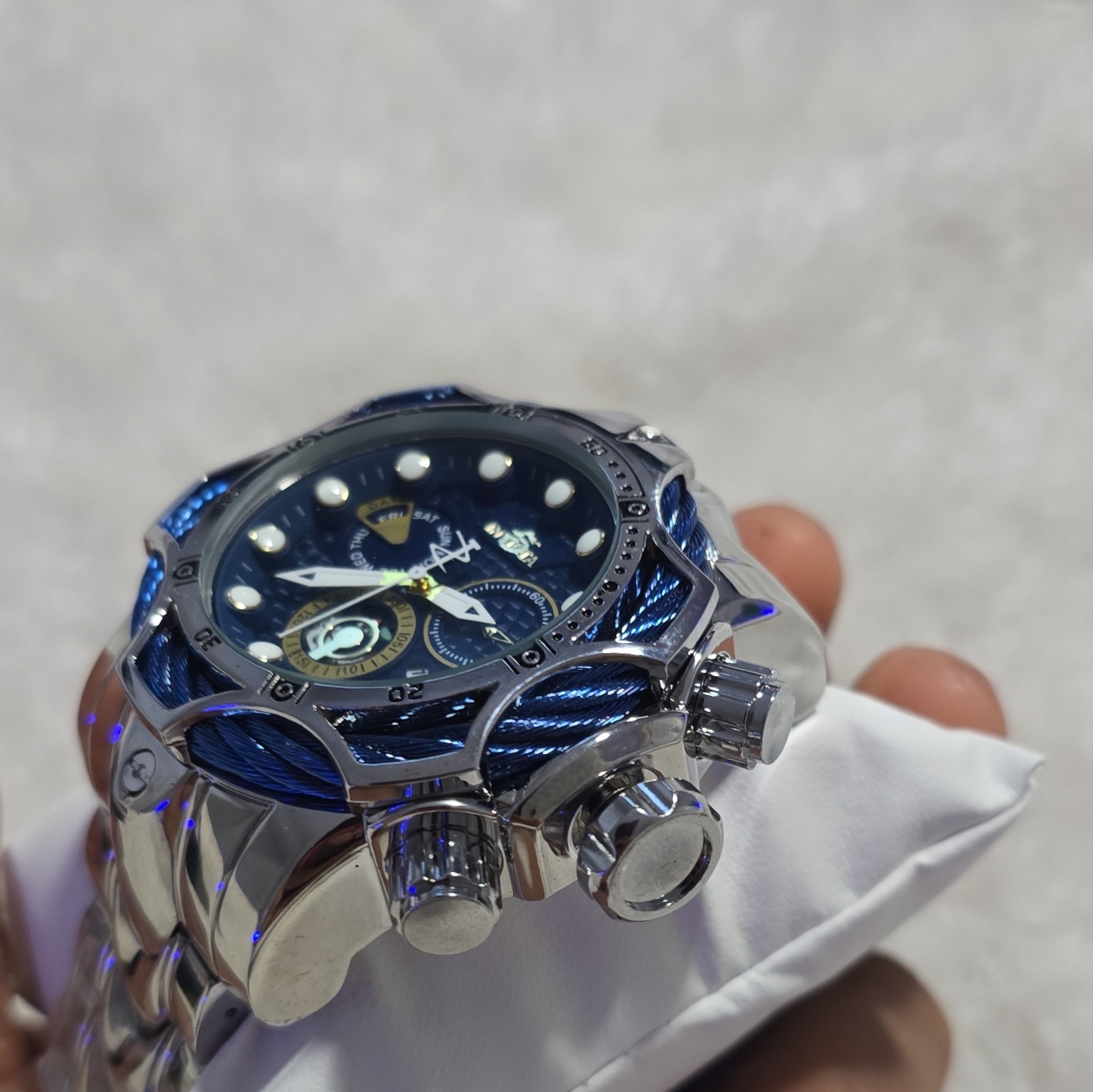 Invicta men’s watch, blue dial and silver bracelet. Not original but very nice s