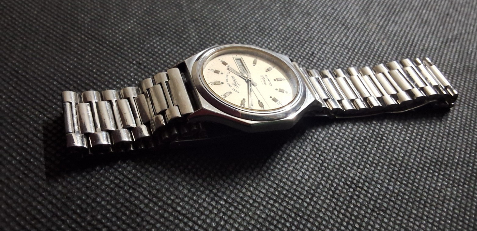 Vintage West End Quartz Day Date Swiss made Wrist Watch