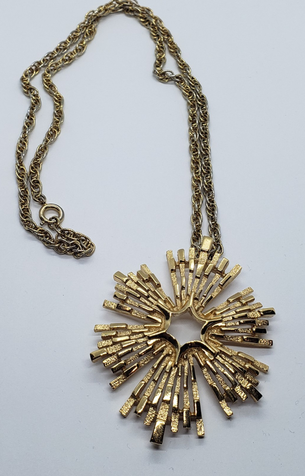 Vtg TRIFARI Goldtone Sunburst Modernist 60’s Glam Statement Pendant Necklace 25″