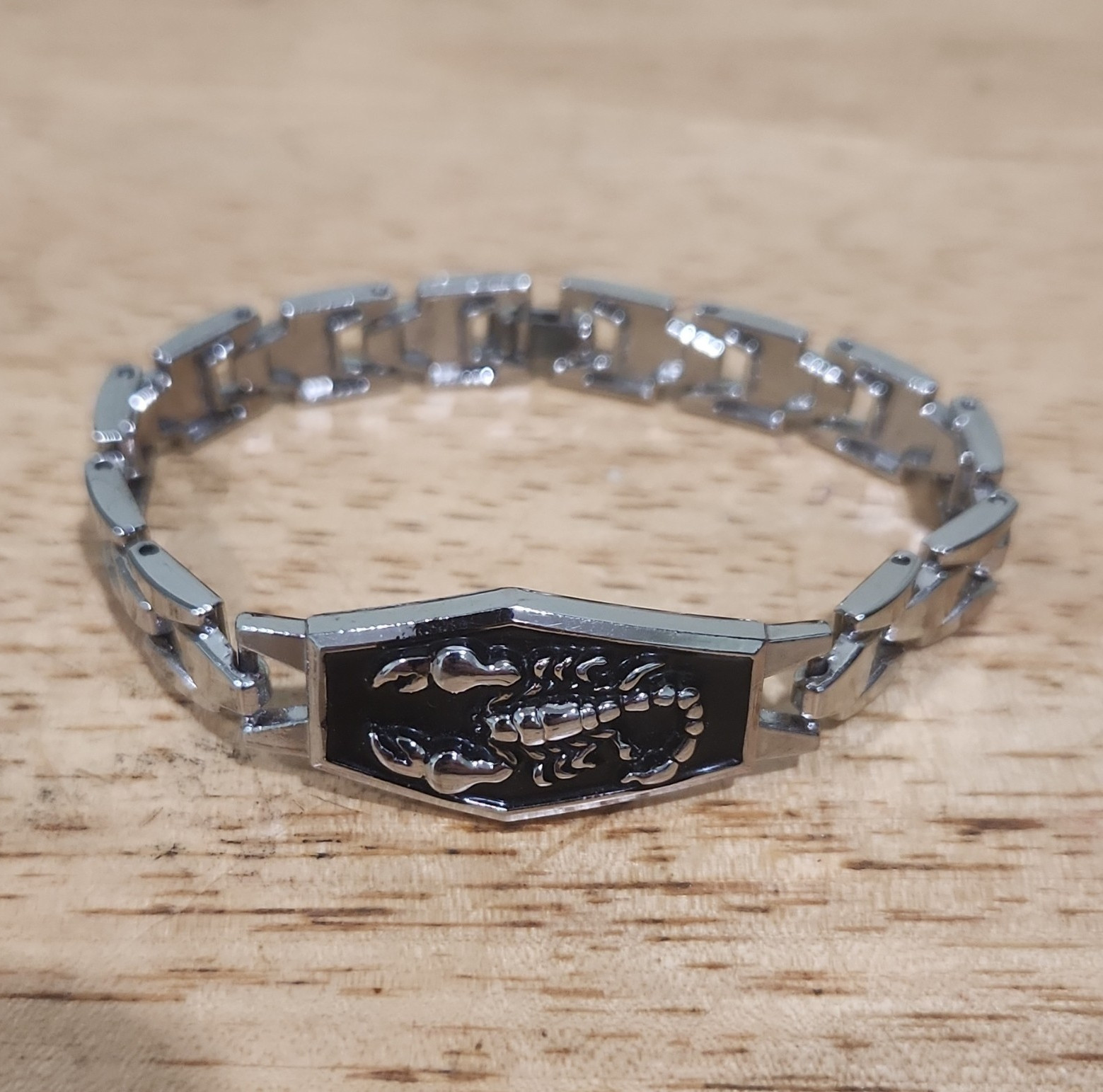 Stainless Steel Silver Tone Link Chain Bracelet Scorpion Center Black Enamel