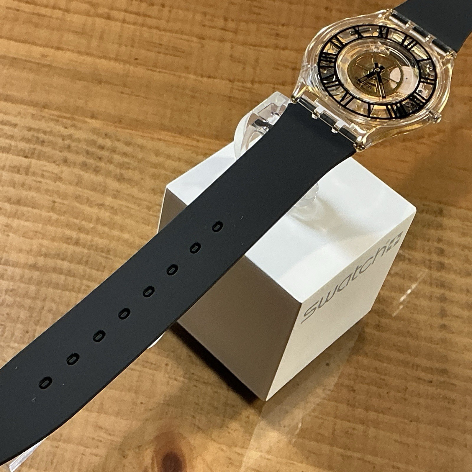 Skin – Ultra Thin – FORET NOIRE – SFK392 – Gold Gears / Roman Numerals – 34mm