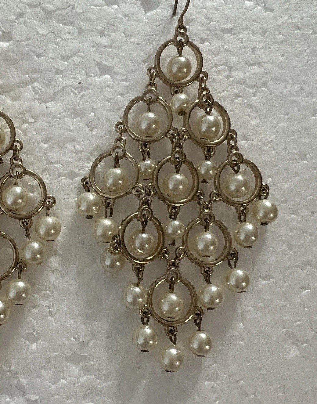 Elo7 Gold Tone Simulated Pearls Dangling Chandelier Earrings 3.5”