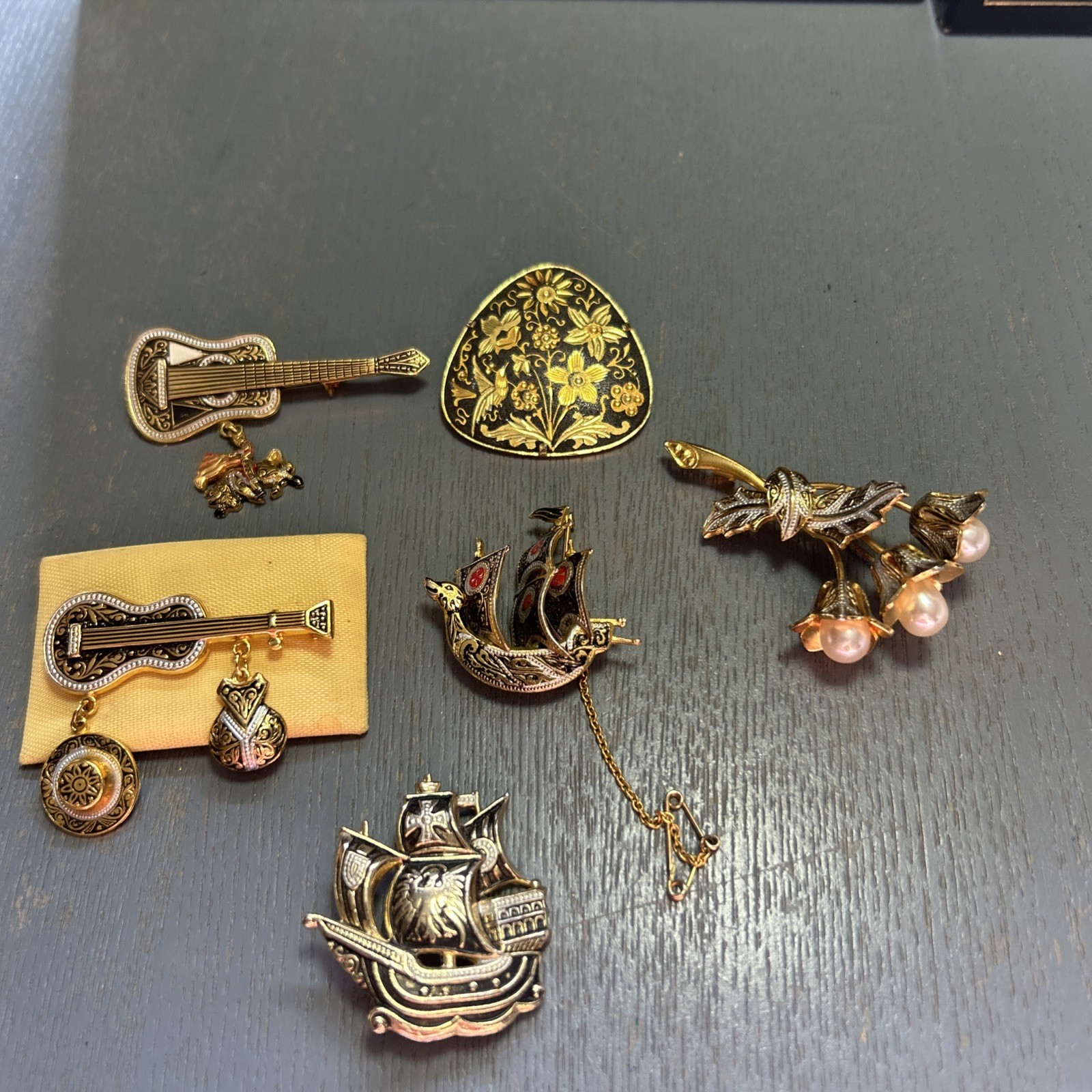 Collection Vintage Damascene Brooches Complete 6 In Total all intact