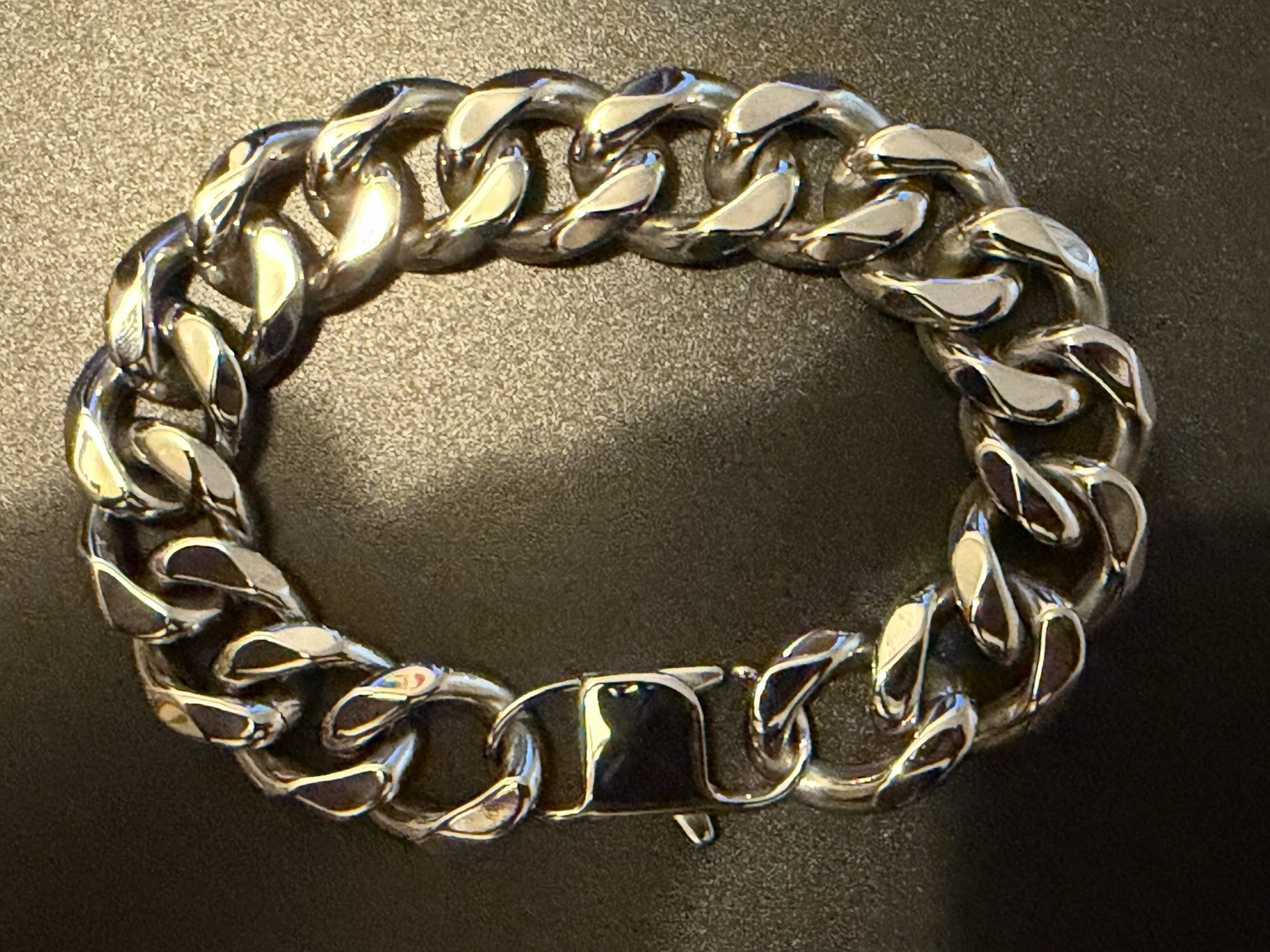 Silver Tone Curb Link Chain Bracelet 8 in Lobster Clasp Round Link No Stone
