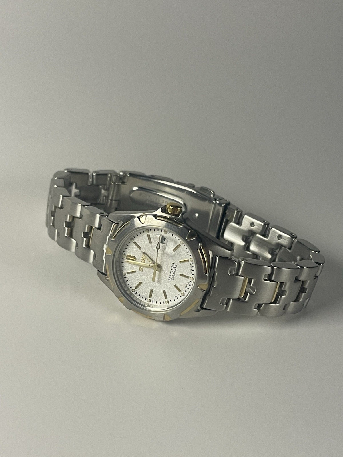 Seiko Perpetual Calendar Quartz Dress Watch Silver Dial Two-Tone Bracelet Box