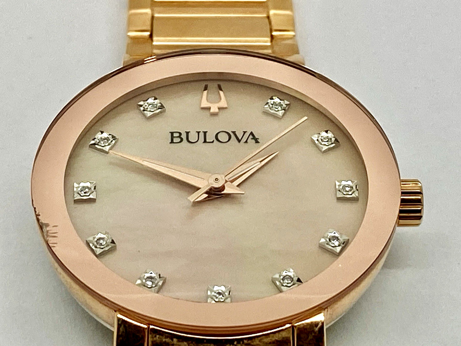 Bulova Women’s Watch 97P132 Diamond Quartz Broken Band Chipped FOR PARTS