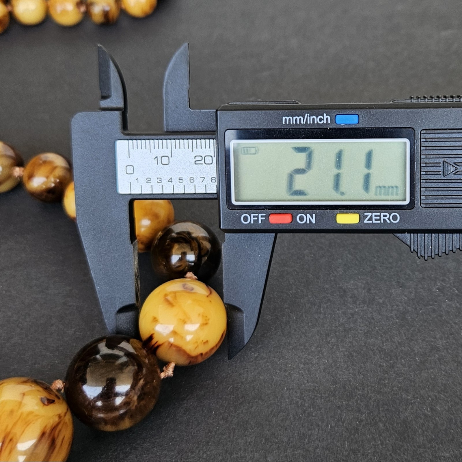 Vintage 1970s Kenneth Lane Catalin Root Beer Caramel Bakelite Bead Necklace 114g