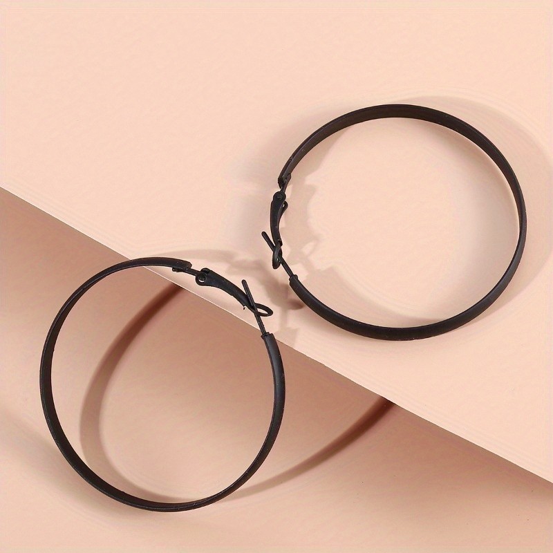 Women’s Black Geometric Circular Earrings Retro Fashion Ear Buckle Ferroalloy