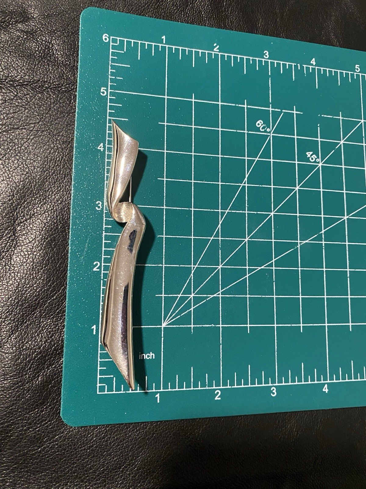 Rare 1988 Signed JJ Silver Tone Twist Ribbon Large 4.5”L Brooch Stunning Modern