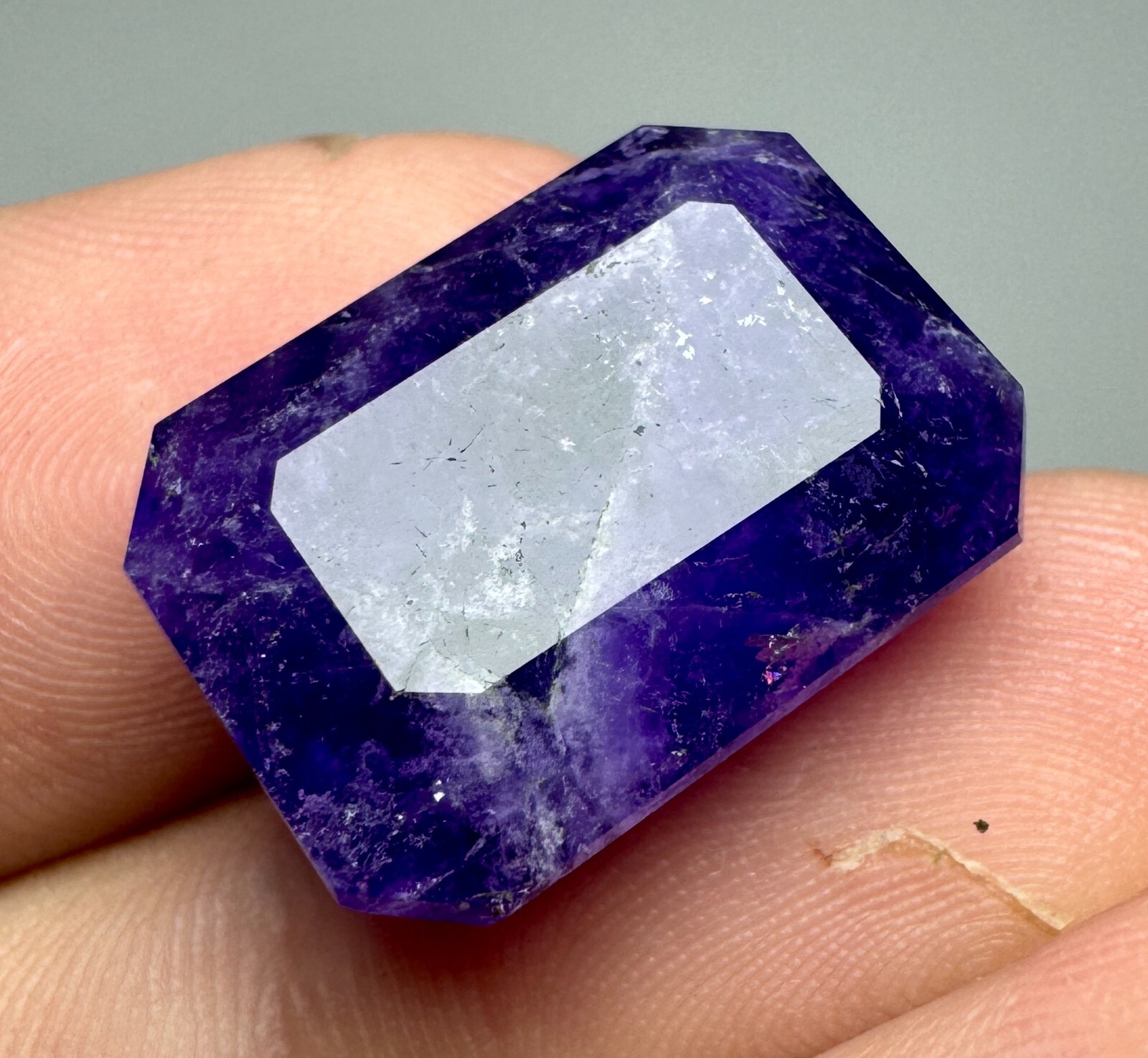17 Carat Fluorescent Phosphorescent Tenebrescent Hackmanite Cut Gemstone.