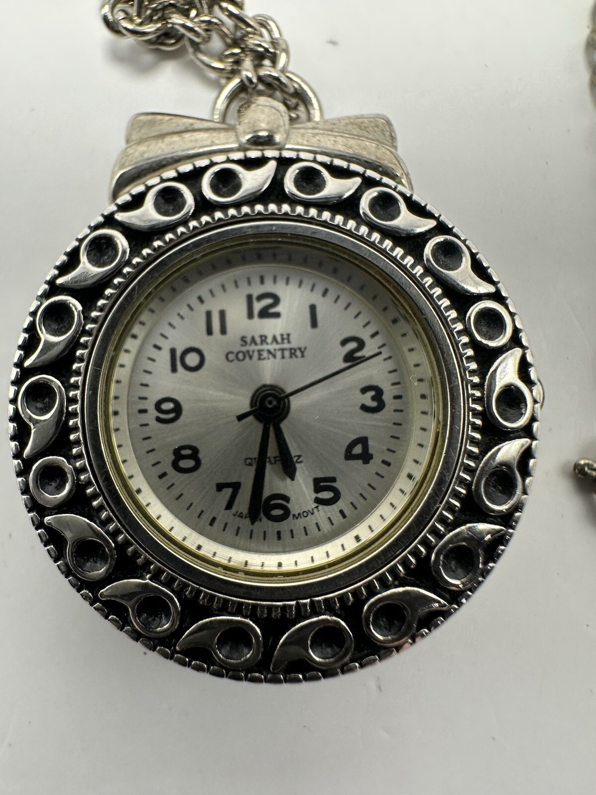 Sarah Coventry Ladies SCL339I Pendant Watch New Battery 26MM Silver Tone B43