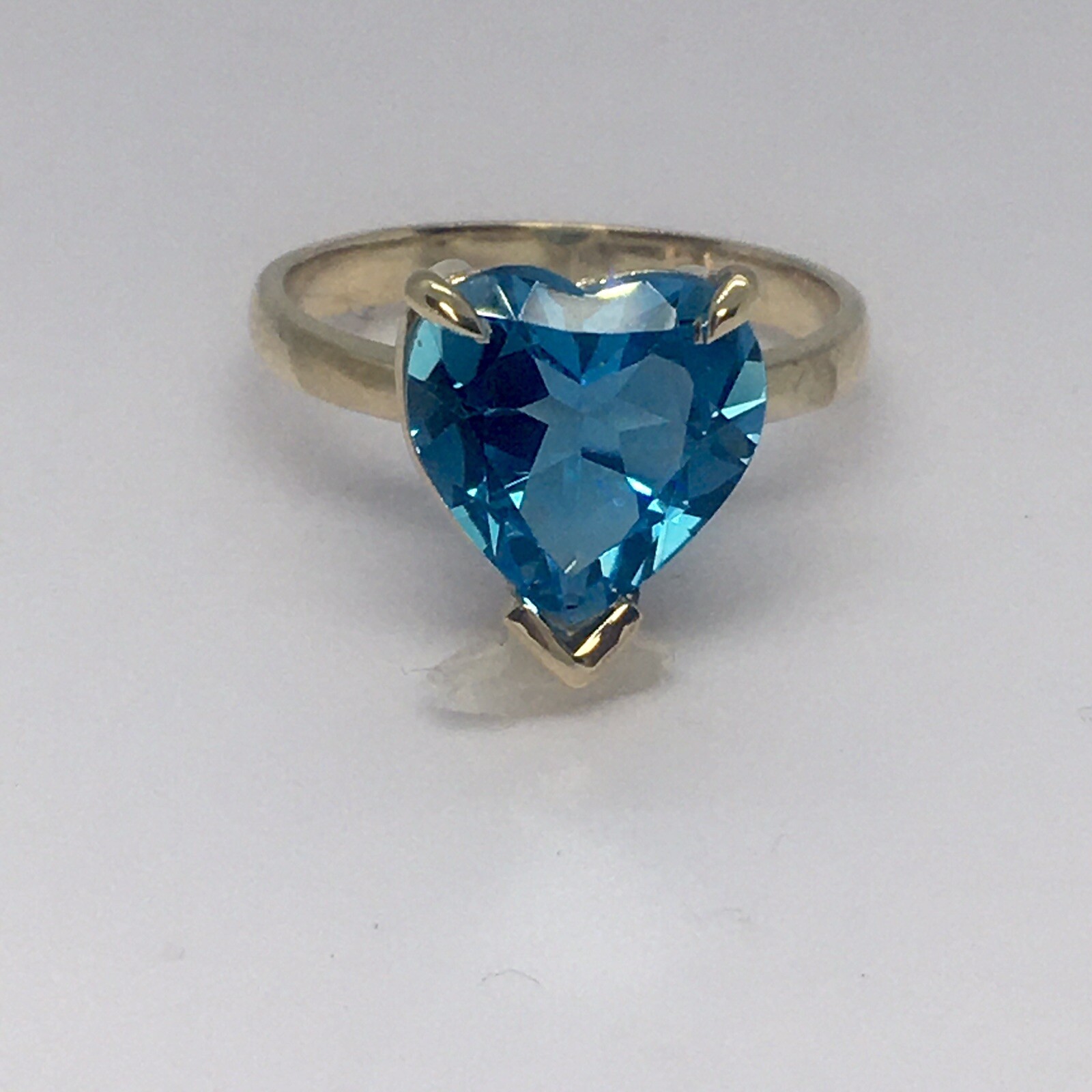 14 Karat Yellow Gold 10 mm Heart Shape Blue Topaz Ring 3.3 Gram Size 6.5