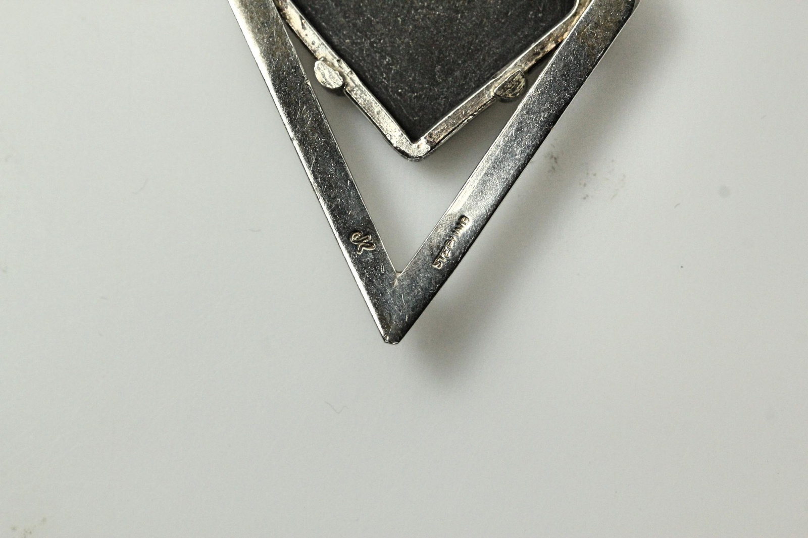 925 Sterling Silver Kite Shaped Black Stone Pendant 11.5 Grams (PEN6477)