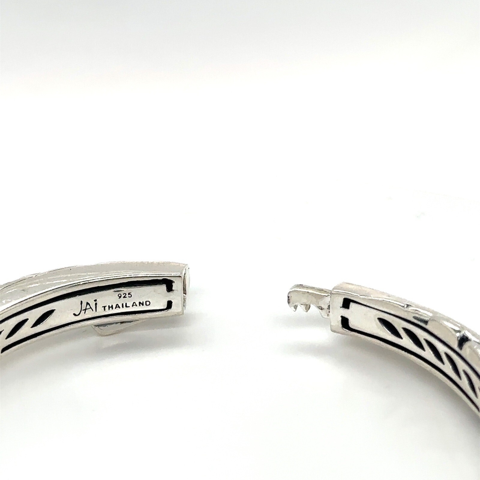 Jai John Hardy Sterling Silver Balance and Harmony Hinged Bangle Bracelet 7” 39g