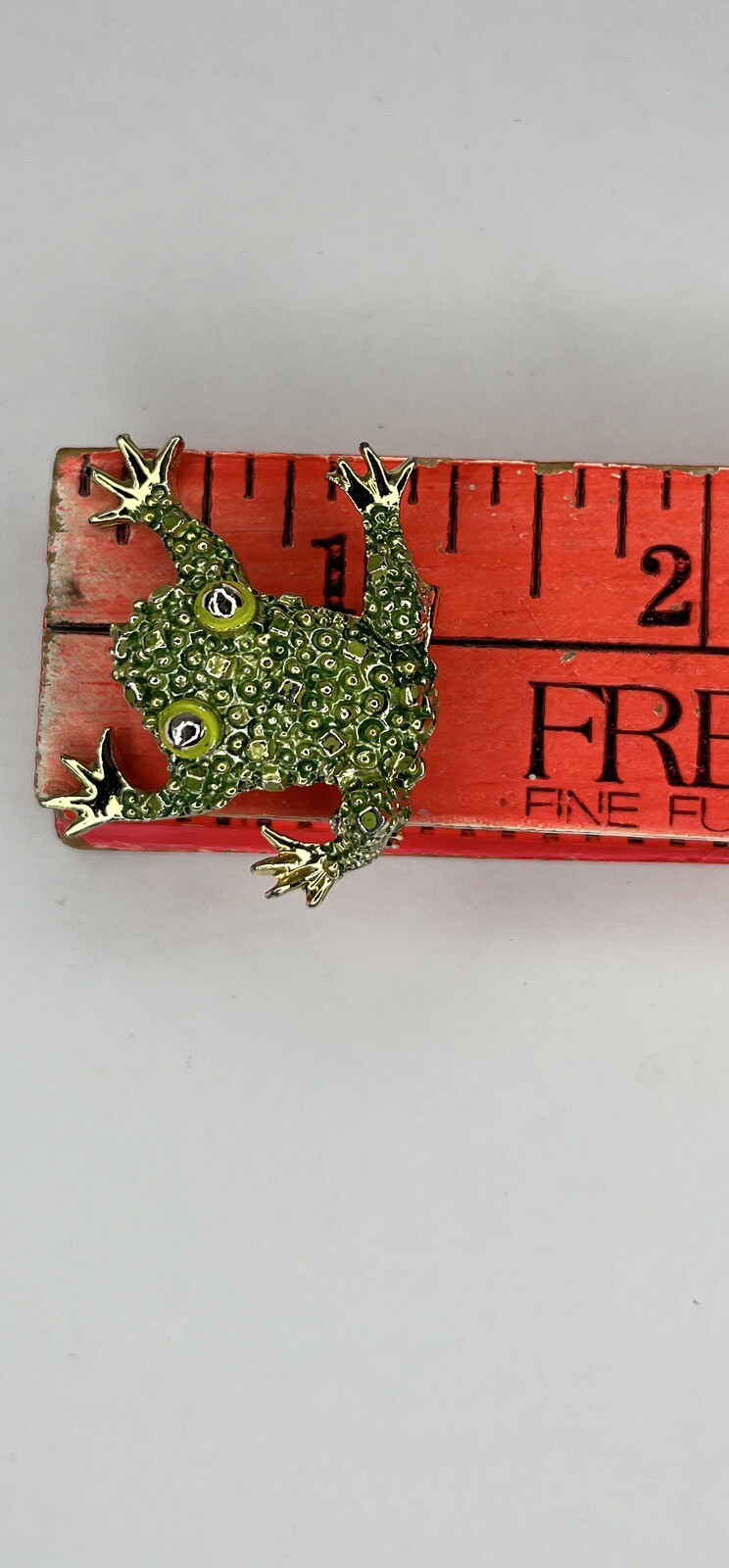 GERRY’S Green Bumpy Texture Fat Frog Shiny Gold Tone Brooch Pin Vintage
