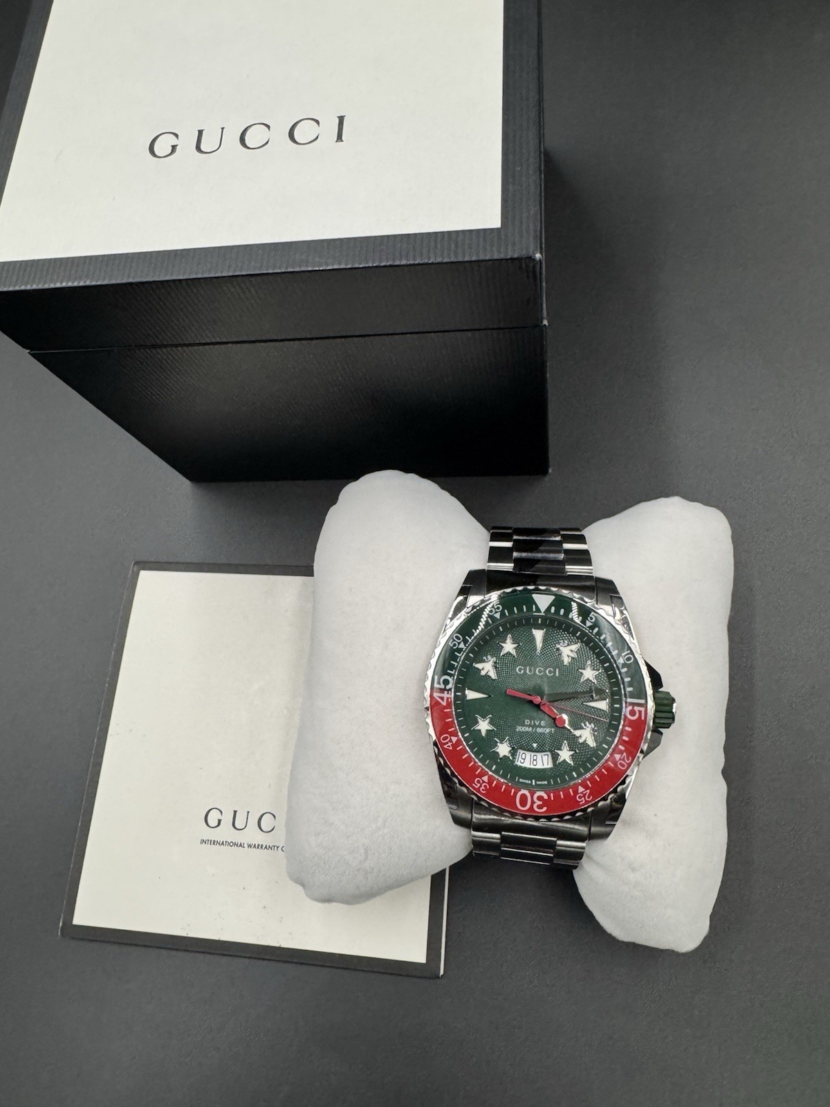Gucci Green Red Men’s Dive Watch 136.2 YA136222 Diver Silver Christmas Holiday