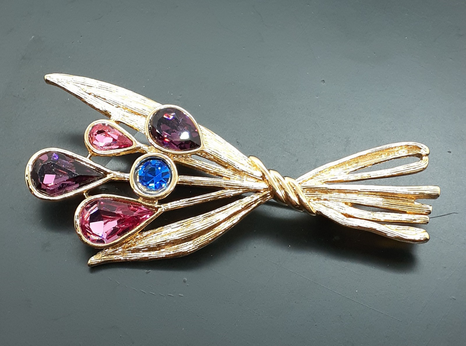 MONET Signed Flower Bouquet 2.75″ Elongated Gold Tone Brooch Pin – Rhinestones