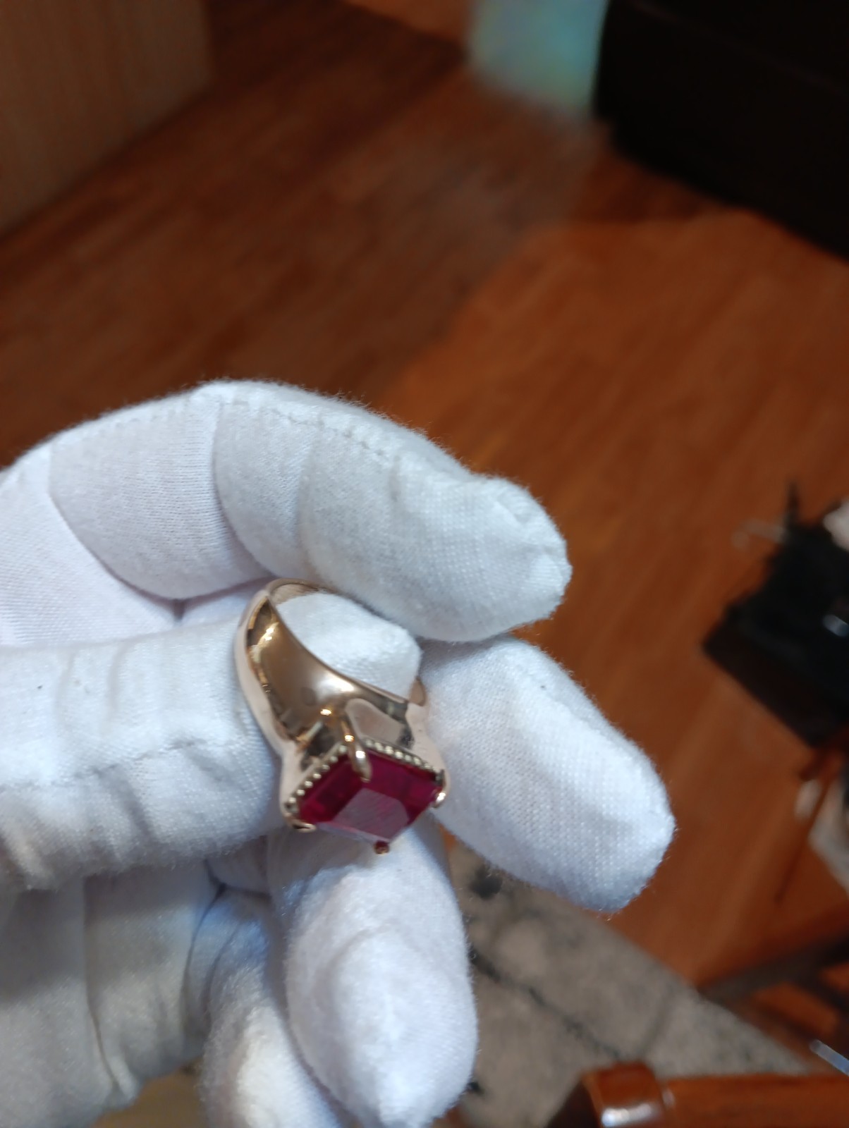 10k yellow gold ruby ring. Size 9