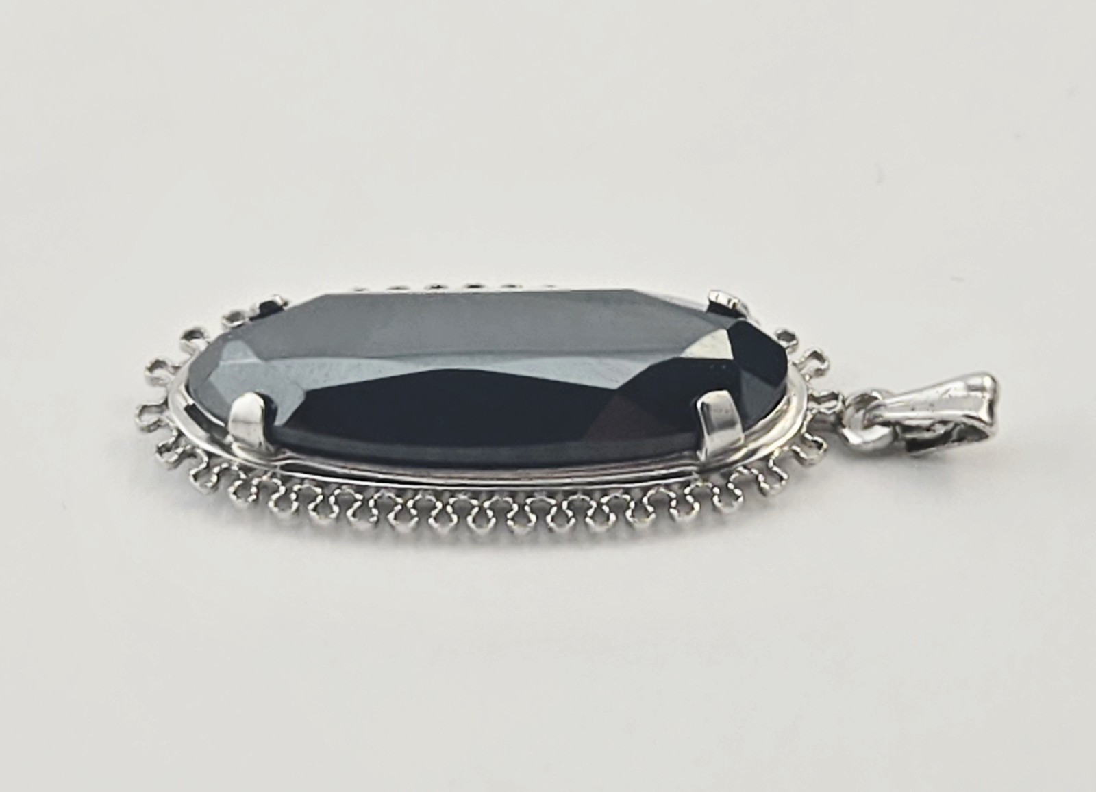 Vintage Sterling Silver Black Hematite Faceted Gemstone Oval Pendant – 3.0g