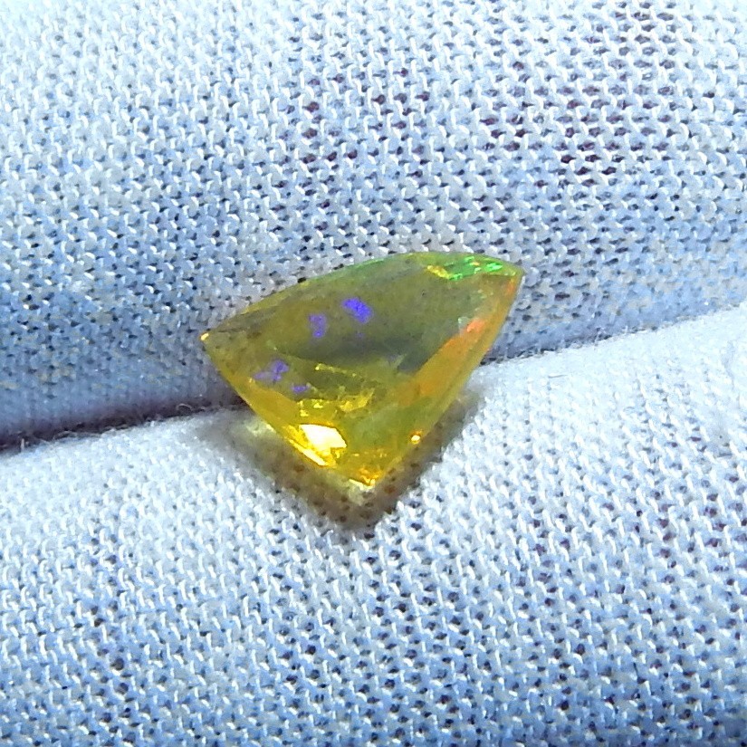 TOP 1.8ct IF Orange Fire Opal Bold Flash Natural Mined Unheated Faceted Trillion
