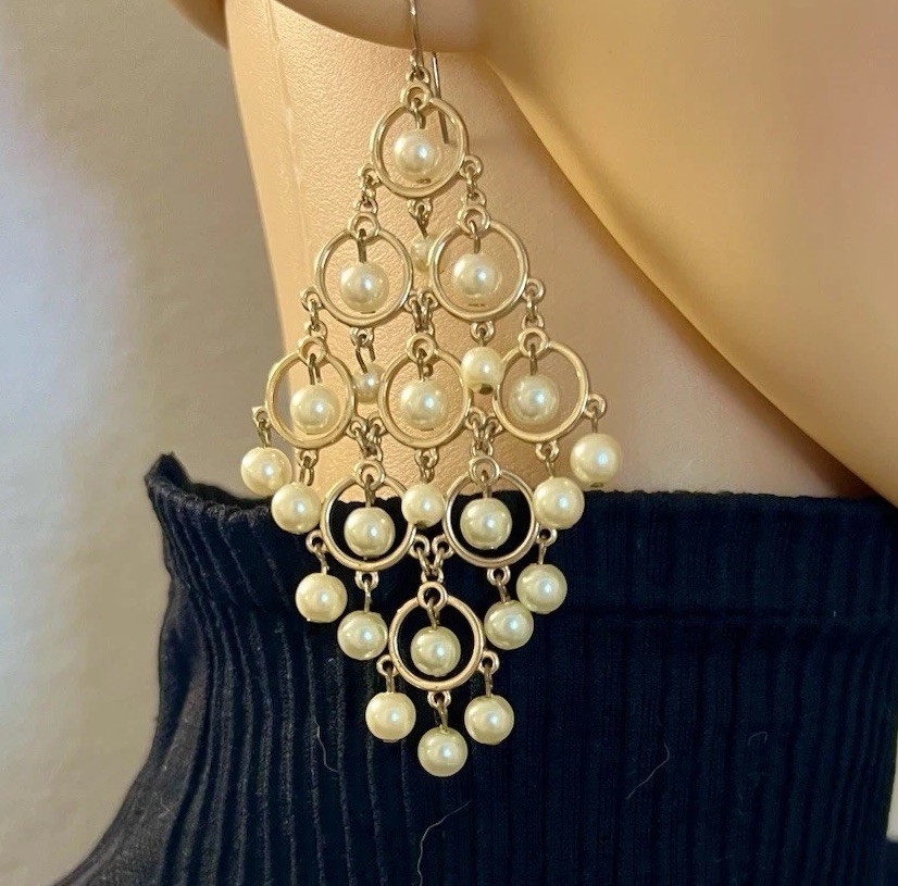 Elo7 Gold Tone Simulated Pearls Dangling Chandelier Earrings 3.5”