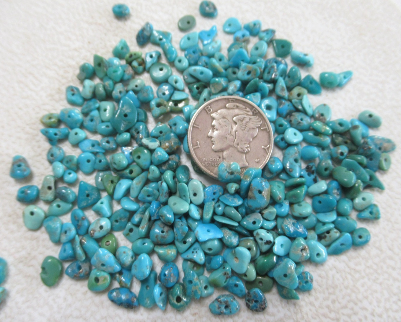 KINGMAN TURQUOISE DRILLED NUGGETS 1/2 OZ 3 X 2mm to 7 X 4mm STABILIZED #787