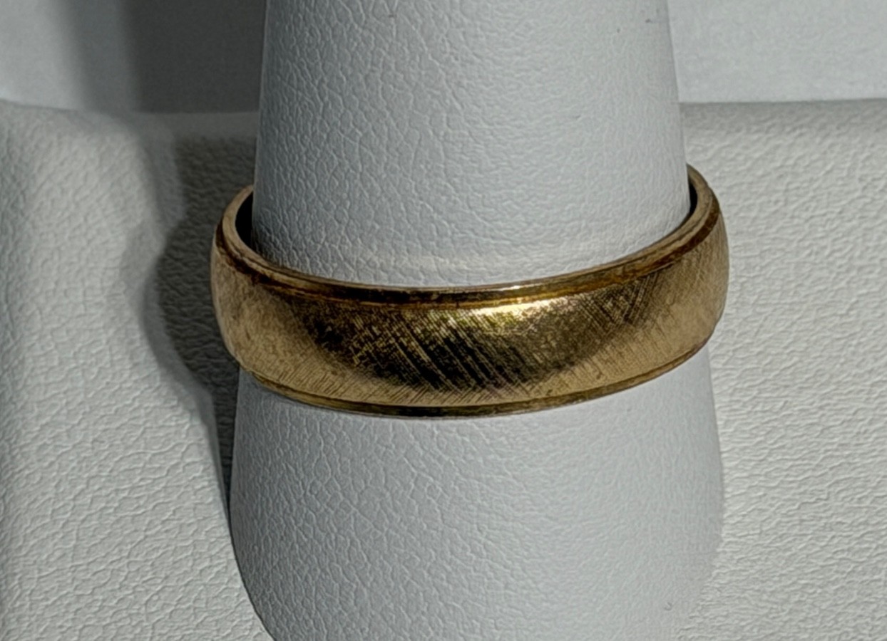 VTG 14K YELLOW GOLD ART CARVED MENS 5.8 MM WEDDING BAND RING 5.6 GRAMS SIZE 11