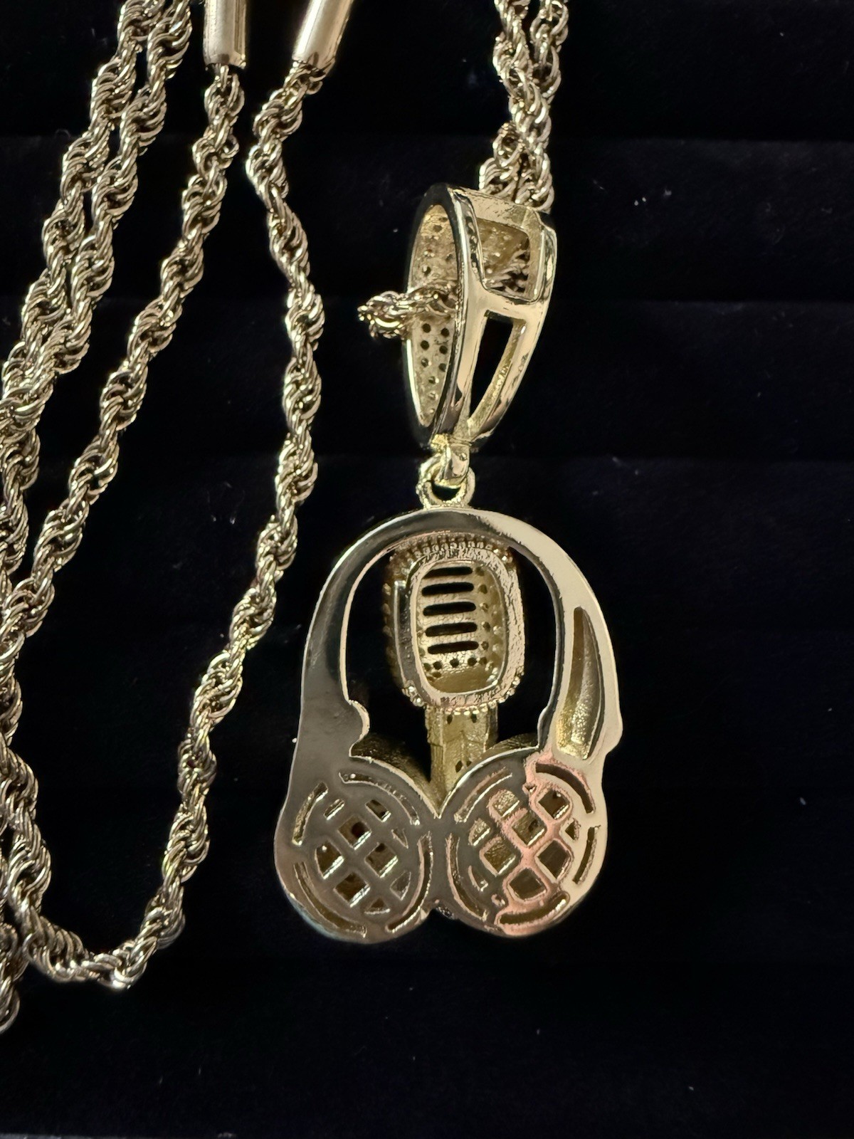 Iced Out Gold Microphone Headphones Pendant Necklace – 5A CZ / 24” Rope Chai