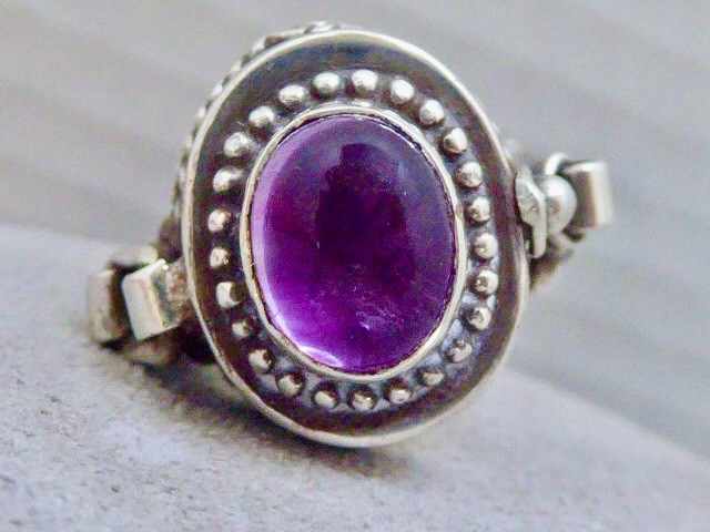 Vintage Taxco Mexico Sterling Silver Amethyst Poison Ring PILL BOX HINGED RING