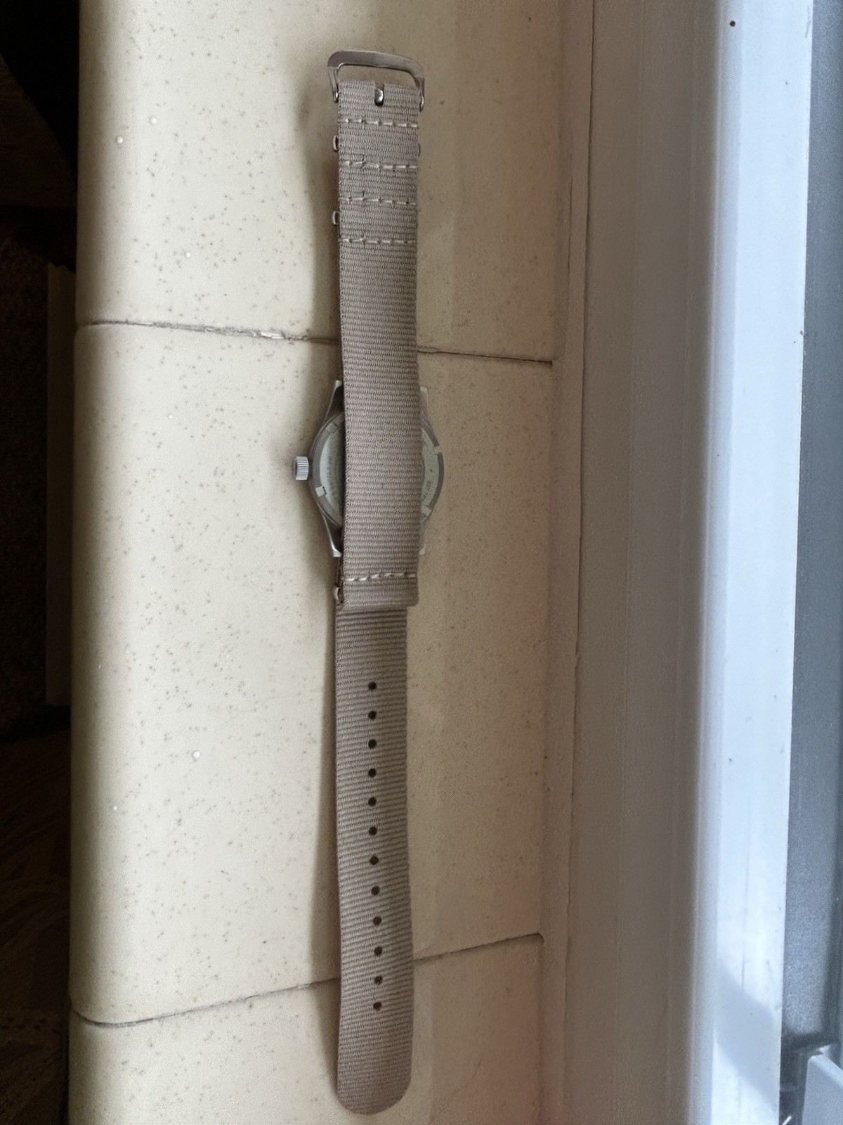 Hamilton Khaki Field Quartz Watch Case – 33 mm H69301910 – Complimentary Strap